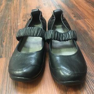 NEW Dansko black flats - great walking shoes!